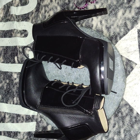 Neiman Marcus Sabelle Vegan Leather Platform High Heeled Boots 9 - Picture 7 of 12